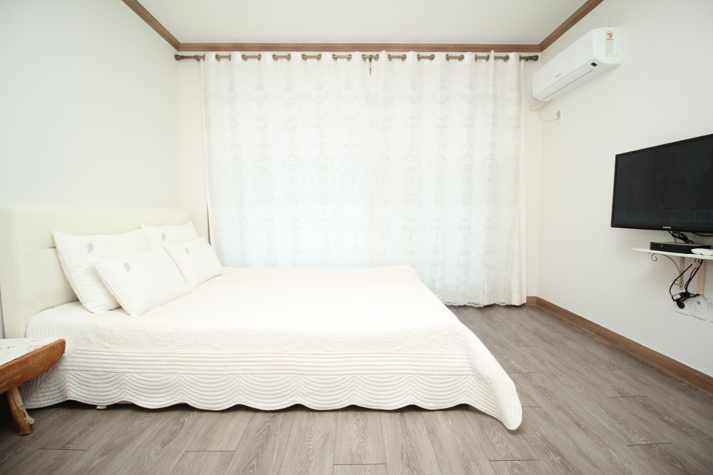 103호(원룸침대)